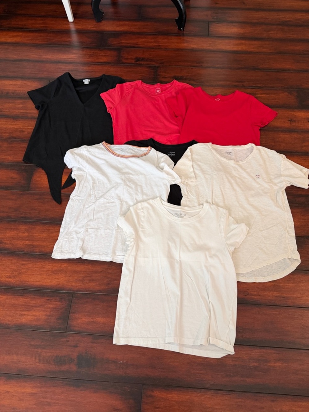Lot of 7 short sleeve shirts
JCrew
Madewell
Gap